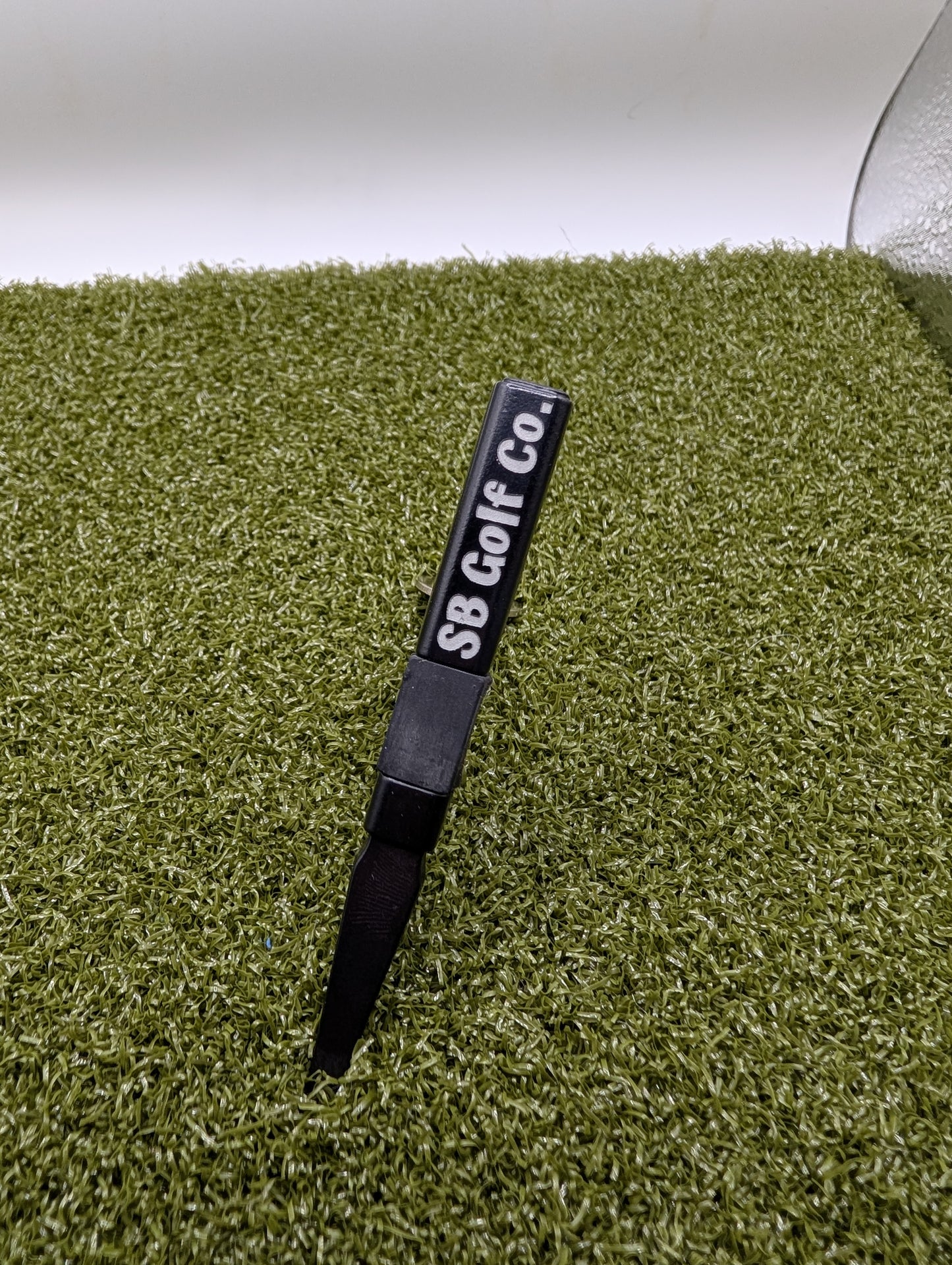 Single Prong Divot Tool