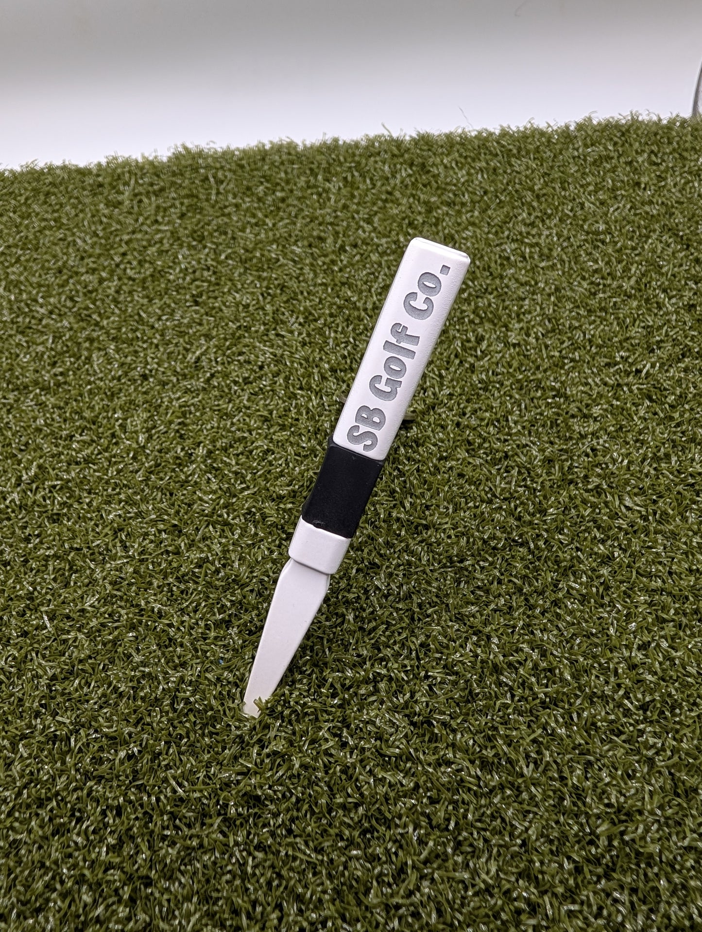 Single Prong Divot Tool