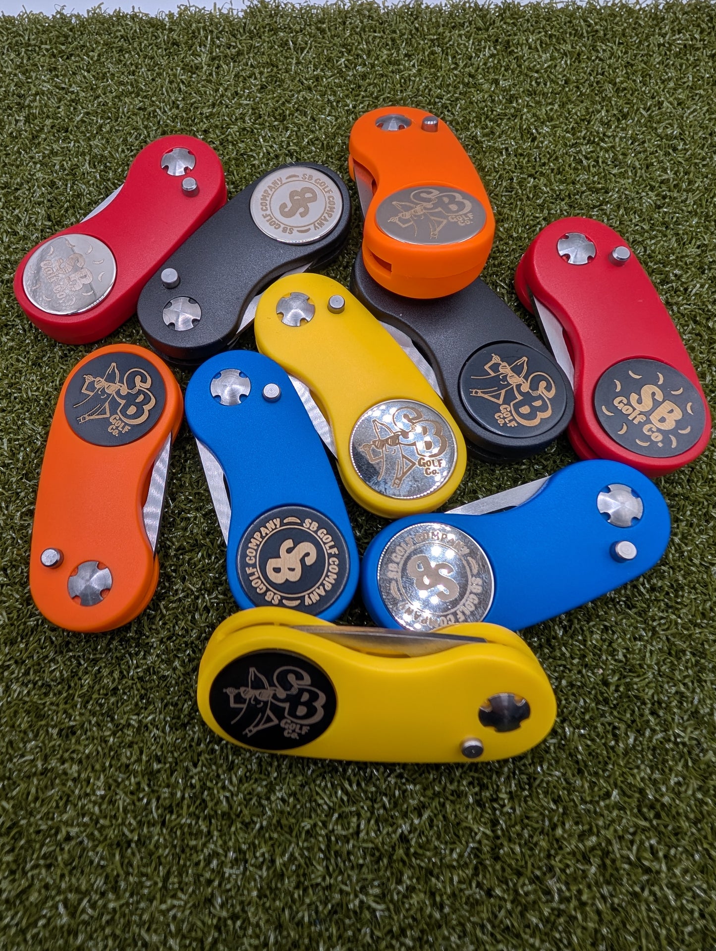 Lightweight Folding Divot Tool