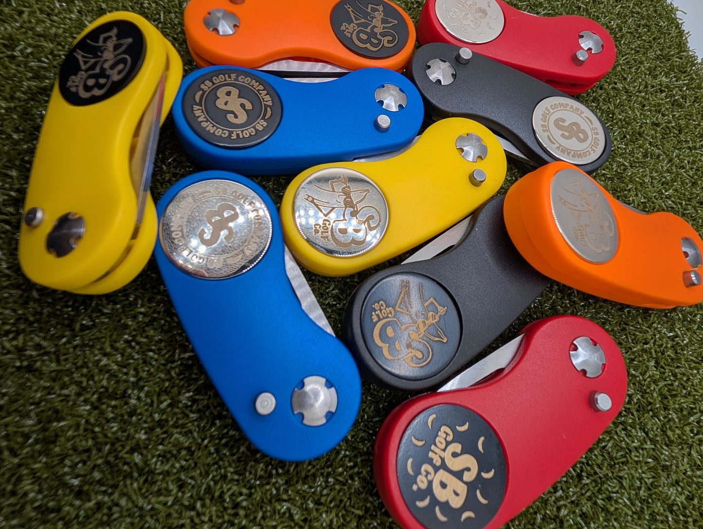 Lightweight Folding Divot Tool