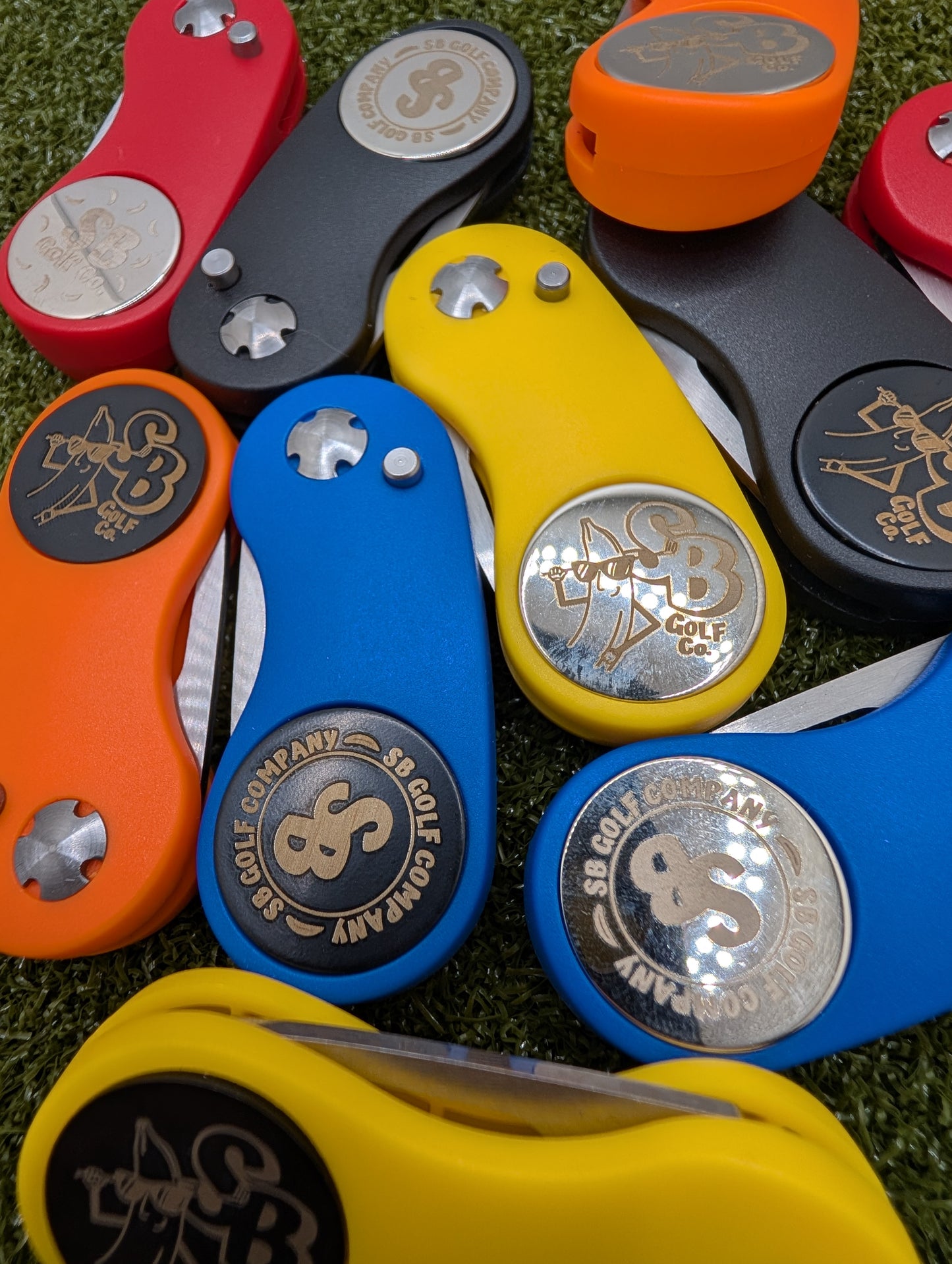 Lightweight Folding Divot Tool