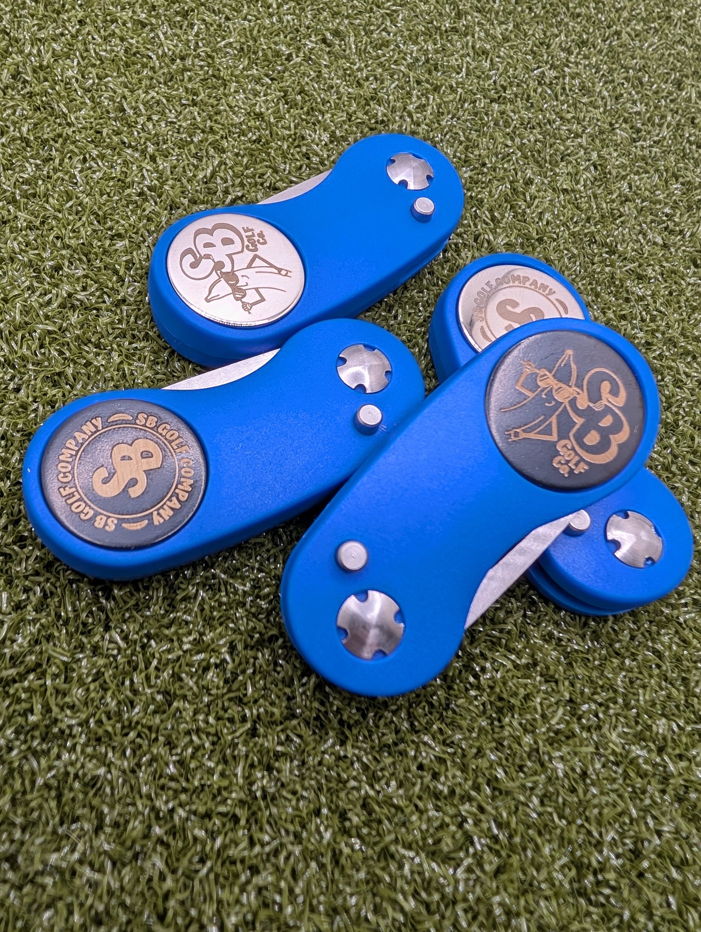 Lightweight Folding Divot Tool