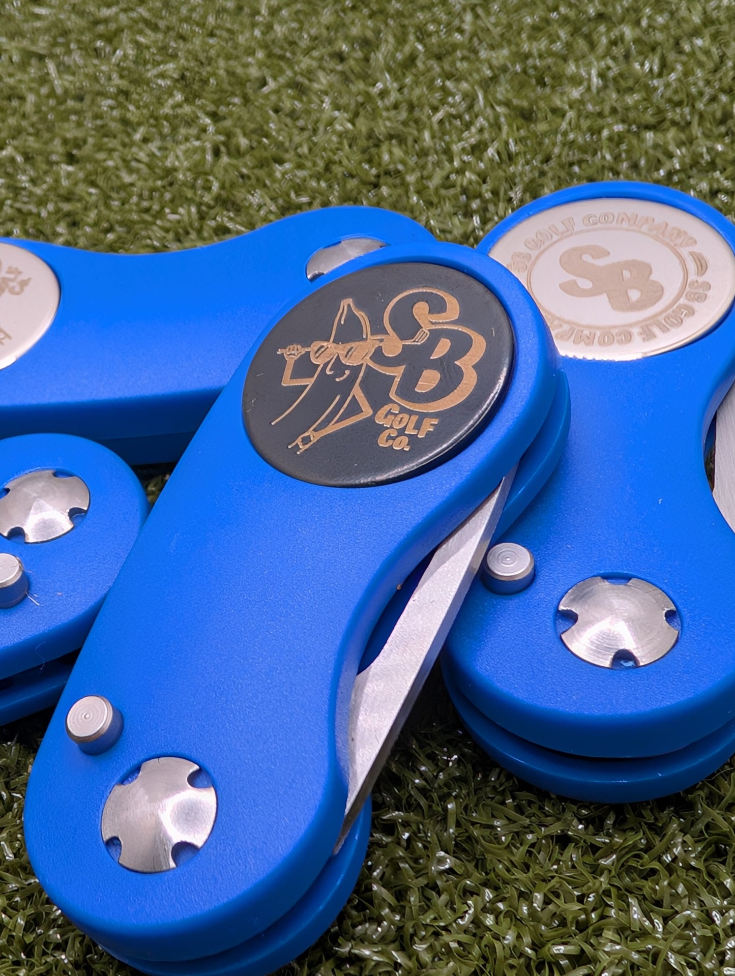 Lightweight Folding Divot Tool