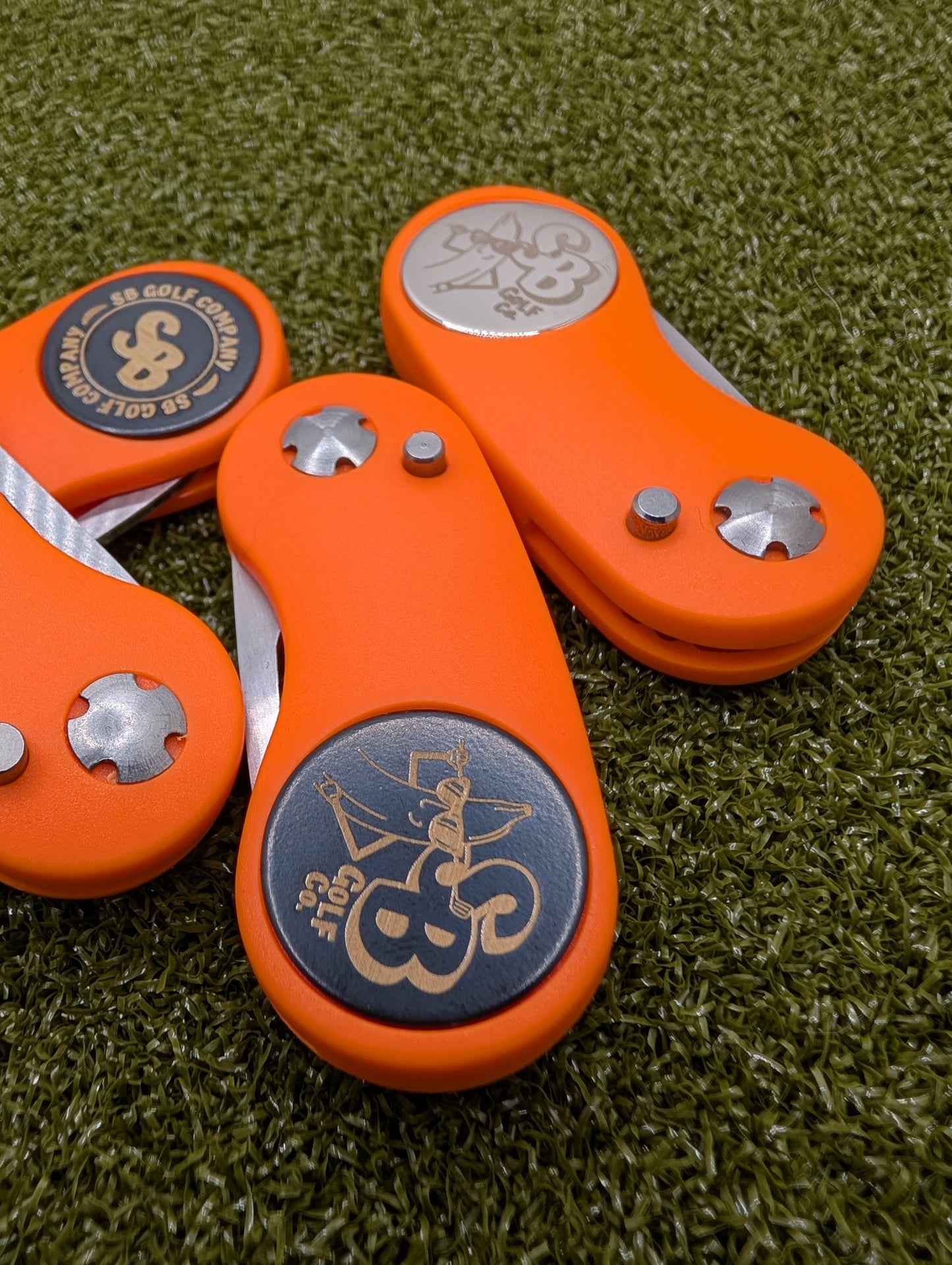 Lightweight Folding Divot Tool