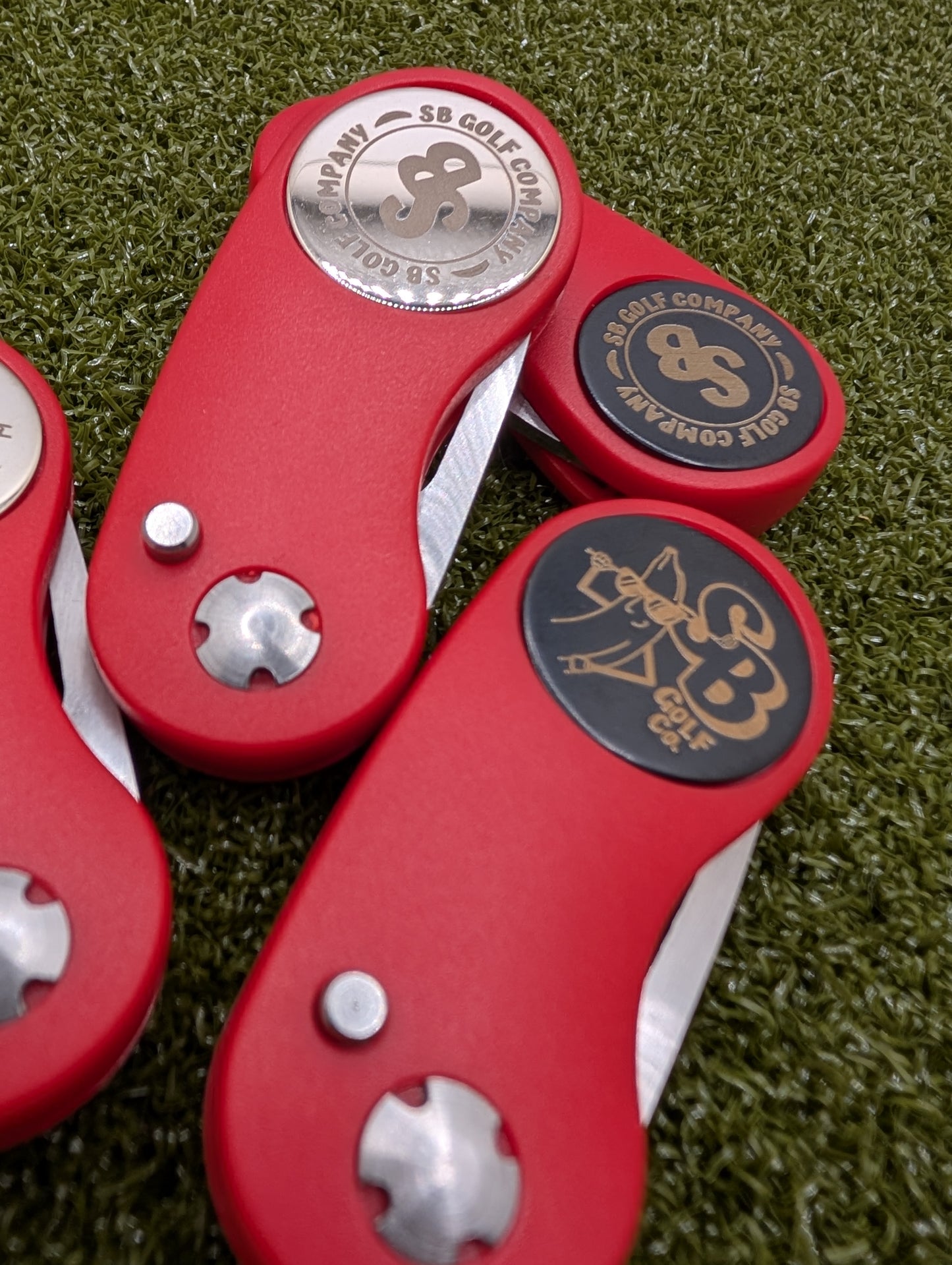 Lightweight Folding Divot Tool