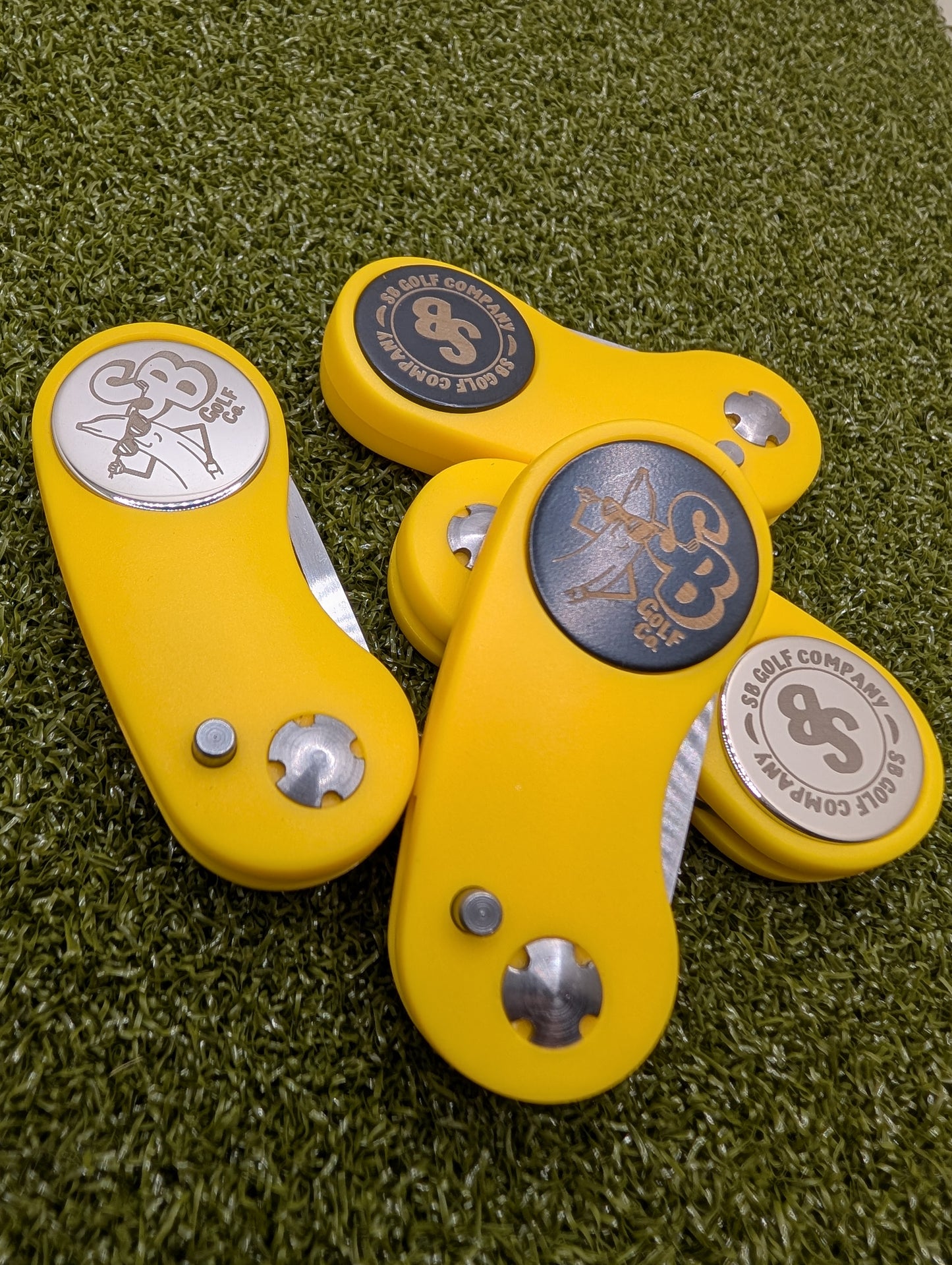 Lightweight Folding Divot Tool