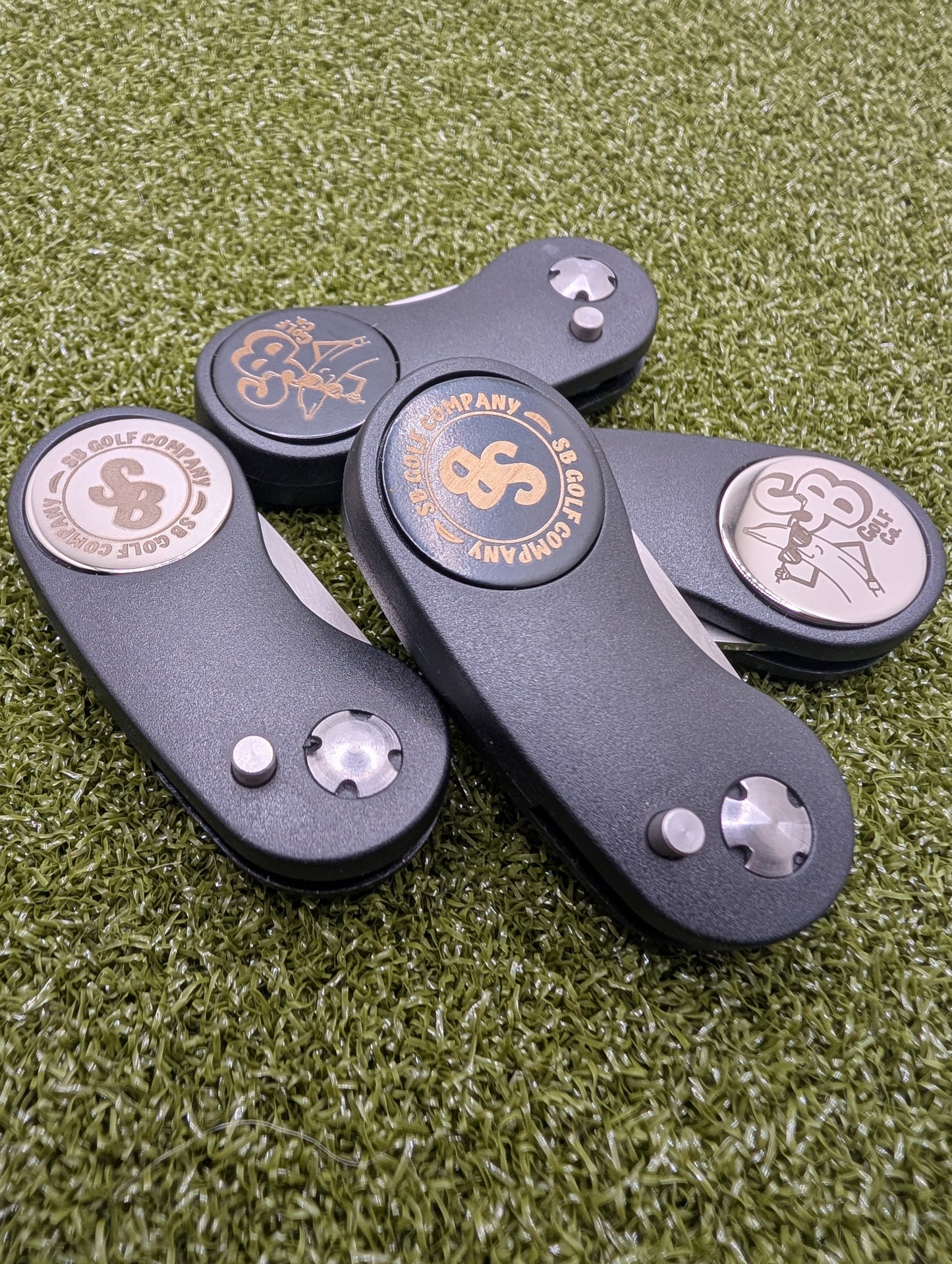 Lightweight Folding Divot Tool
