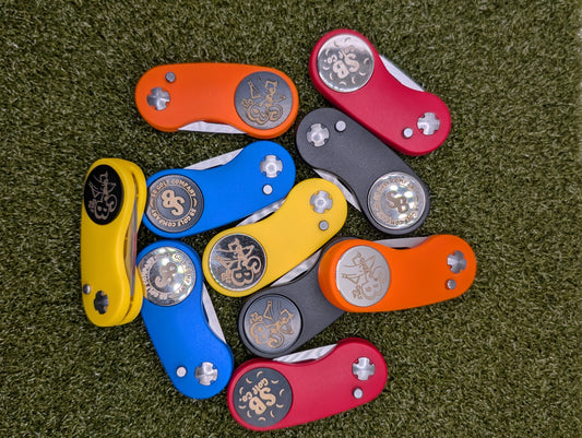 Lightweight Folding Divot Tool